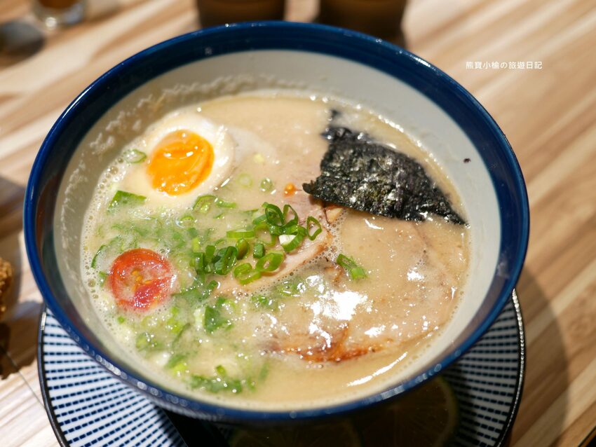 【新竹竹北美食】Hiro’sらあ麵Kitchen 竹北店，新竹縣非吃不可的平價叉燒拉麵，可免費加麵一次！酥炸雞腿也非常好吃~內文附詳細菜單價位介紹。 @熊寶小榆の旅遊日記