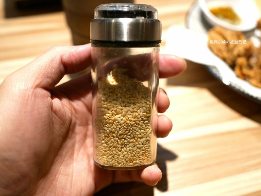 【新竹竹北美食】Hiro’sらあ麵Kitchen 竹北店，新竹縣非吃不可的平價叉燒拉麵，可免費加麵一次！酥炸雞腿也非常好吃~內文附詳細菜單價位介紹。 @熊寶小榆の旅遊日記