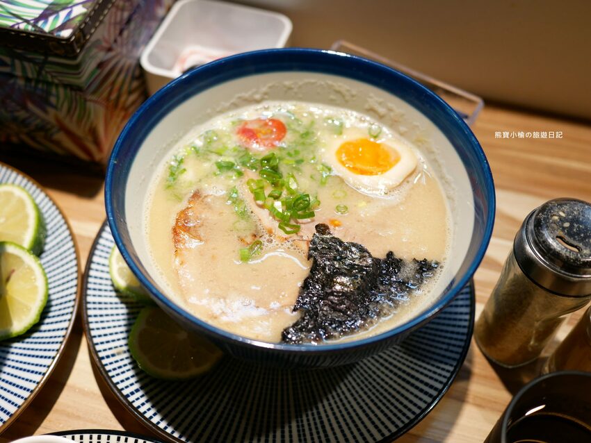 【新竹竹北美食】Hiro’sらあ麵Kitchen 竹北店，新竹縣非吃不可的平價叉燒拉麵，可免費加麵一次！酥炸雞腿也非常好吃~內文附詳細菜單價位介紹。 @熊寶小榆の旅遊日記