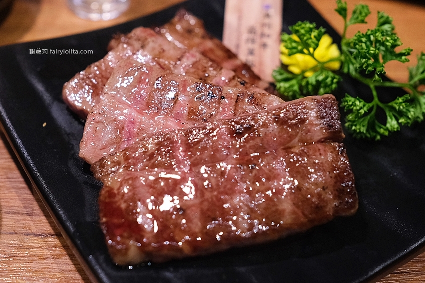 一開幕就爆紅！Google分數高達4.9，穿和服吃頂級燒肉！全程代客燒烤超貼心！