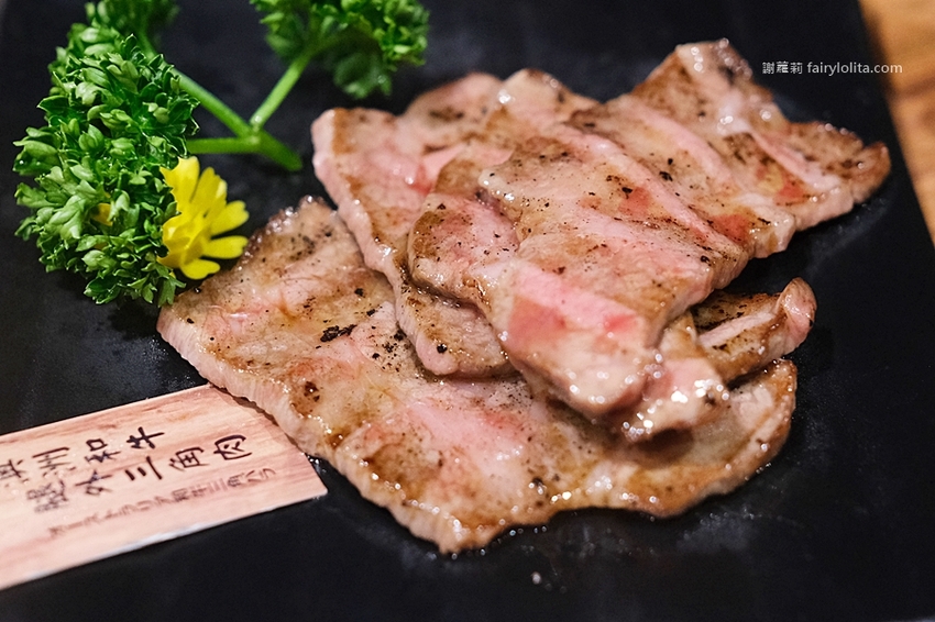 一開幕就爆紅！Google分數高達4.9，穿和服吃頂級燒肉！全程代客燒烤超貼心！