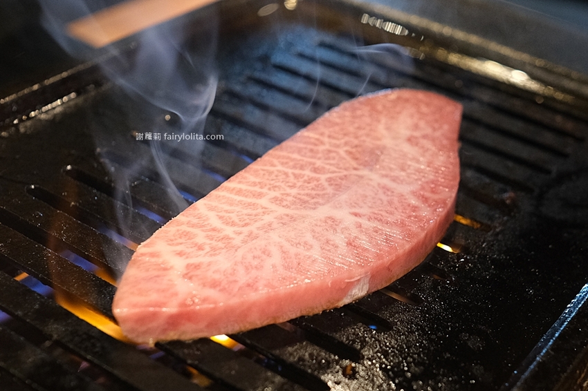 一開幕就爆紅！Google分數高達4.9，穿和服吃頂級燒肉！全程代客燒烤超貼心！