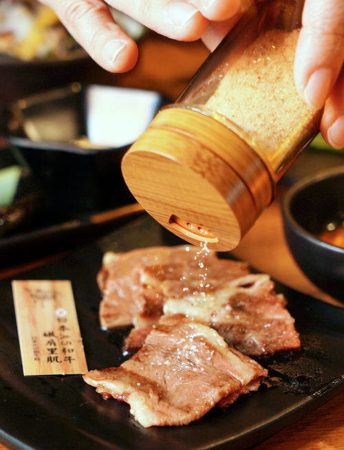 【中壢美食】藏王極上燒肉餐酒館．日本和牛+神級清酒+專人代烤!