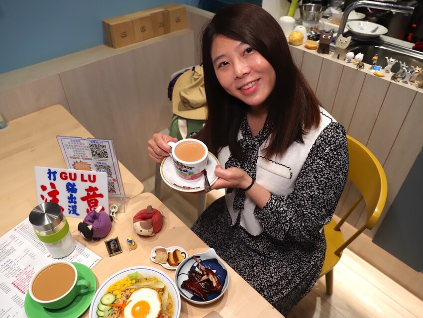 十公分厚的厚片三明治～ 還能吃到厚嫩蛋！超～浮誇美味！