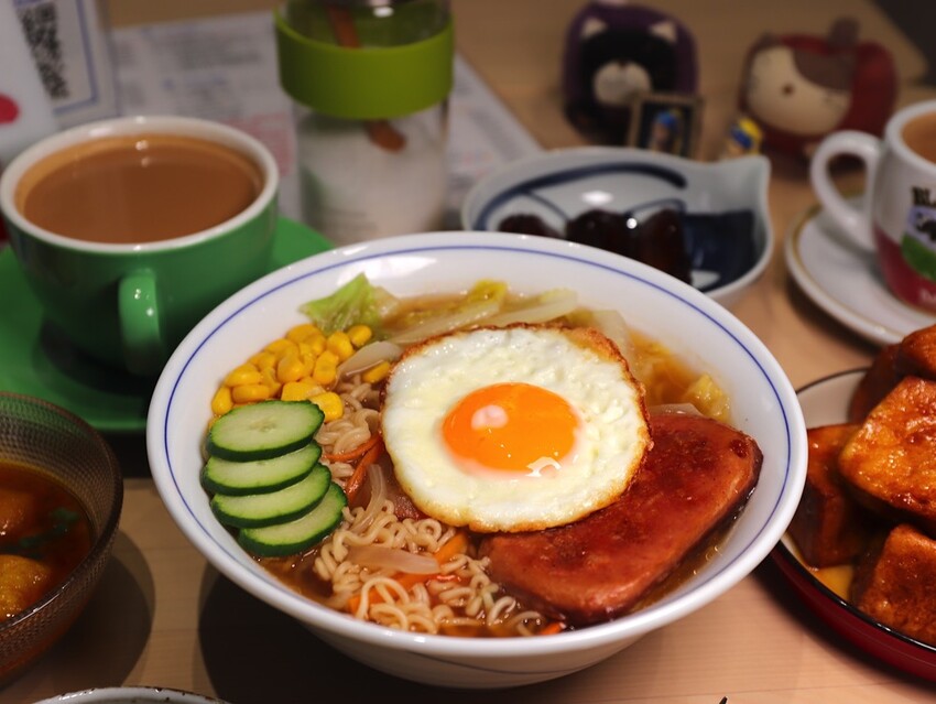 十公分厚的厚片三明治～ 還能吃到厚嫩蛋！超～浮誇美味！