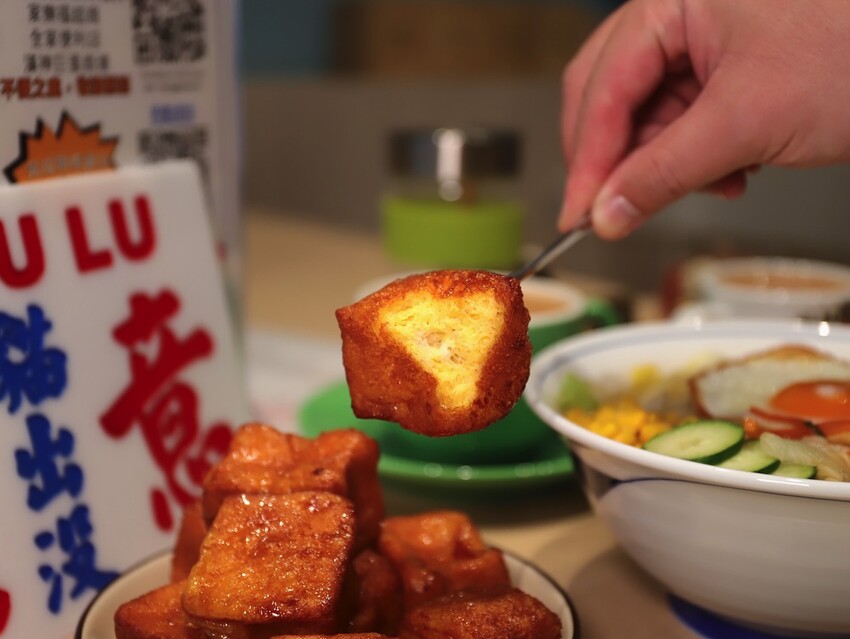 十公分厚的厚片三明治～ 還能吃到厚嫩蛋！超～浮誇美味！