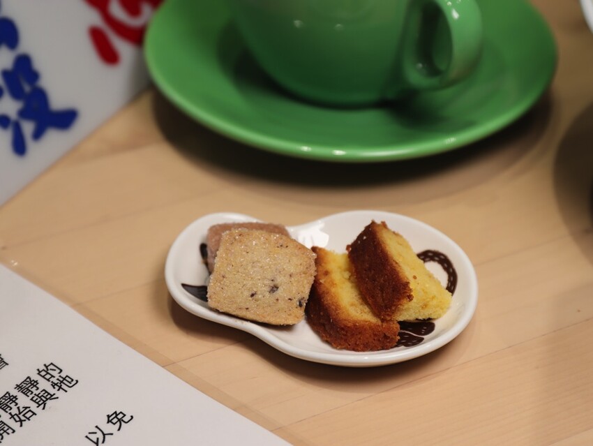 十公分厚的厚片三明治～ 還能吃到厚嫩蛋！超～浮誇美味！