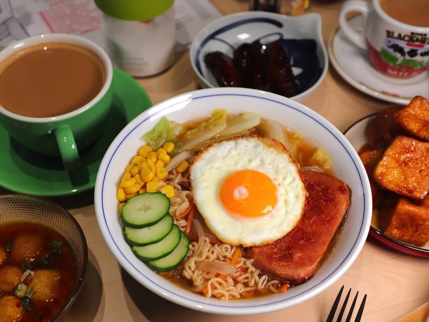 十公分厚的厚片三明治～ 還能吃到厚嫩蛋！超～浮誇美味！