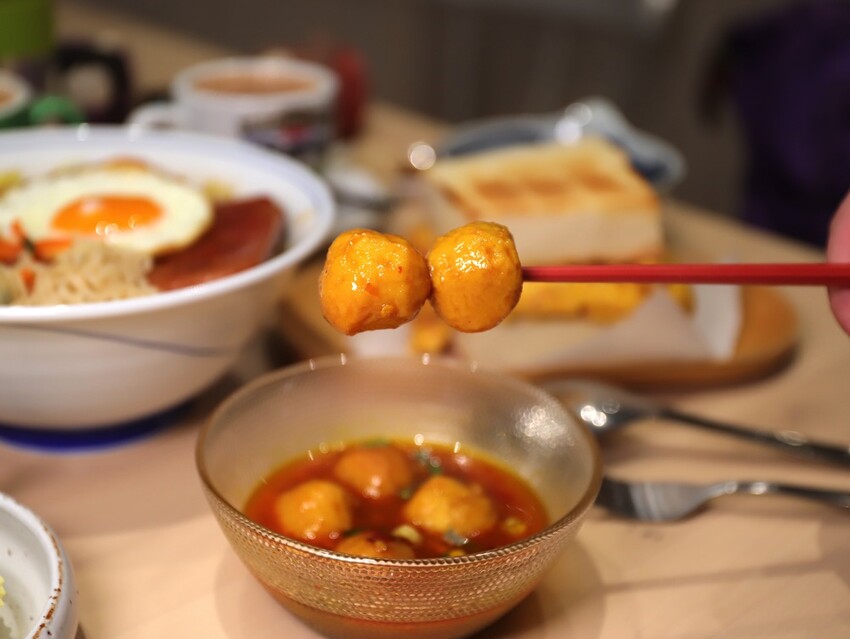 十公分厚的厚片三明治～ 還能吃到厚嫩蛋！超～浮誇美味！