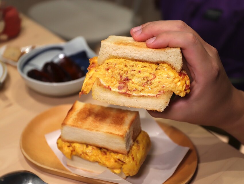 十公分厚的厚片三明治～ 還能吃到厚嫩蛋！超～浮誇美味！