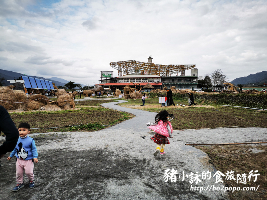 花蓮。富里》2021花蓮富里稻草藝術季，大型稻草動物可愛又好拍 - 豬小詠的食旅隨行