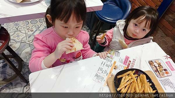 B612_20210123_170925_075.jpg B612_20210123_170925_075.jpg