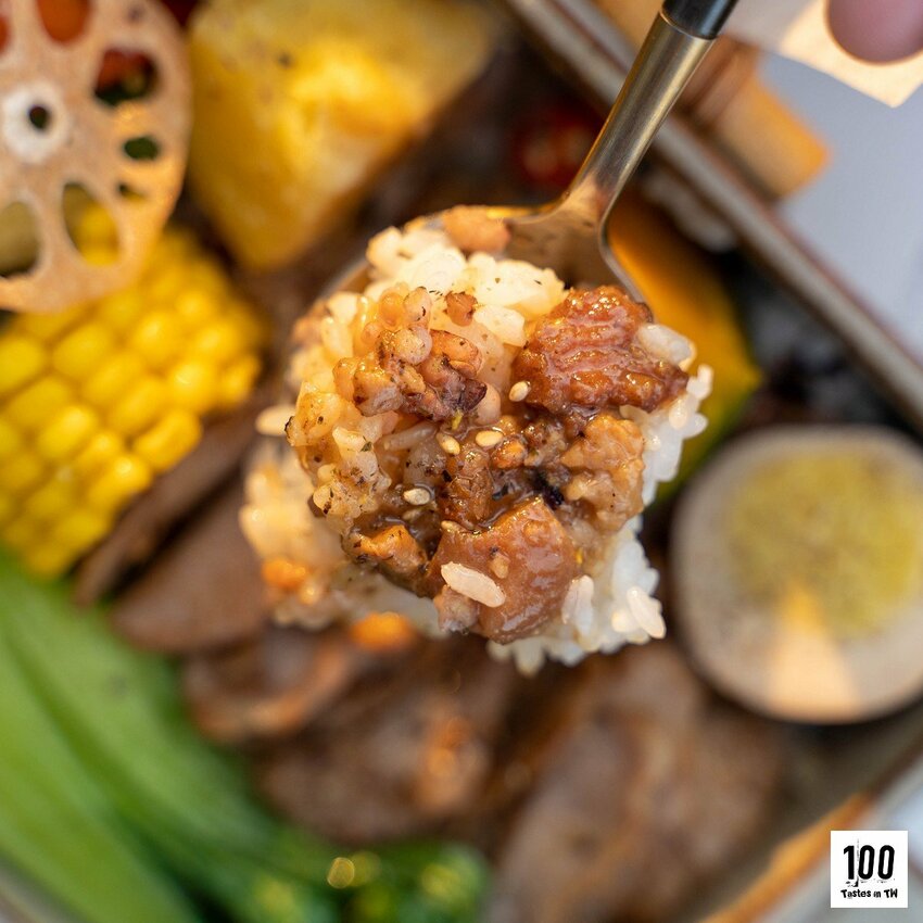 【台中中區美食】TIKIYALO 鐵枝路咖啡交易所｜鐵鹿大街美食新選！全新野餐風格料理繽紛登場，還能在綠地中享受愜意「食」光！ | 別墅裡的 100 種味道