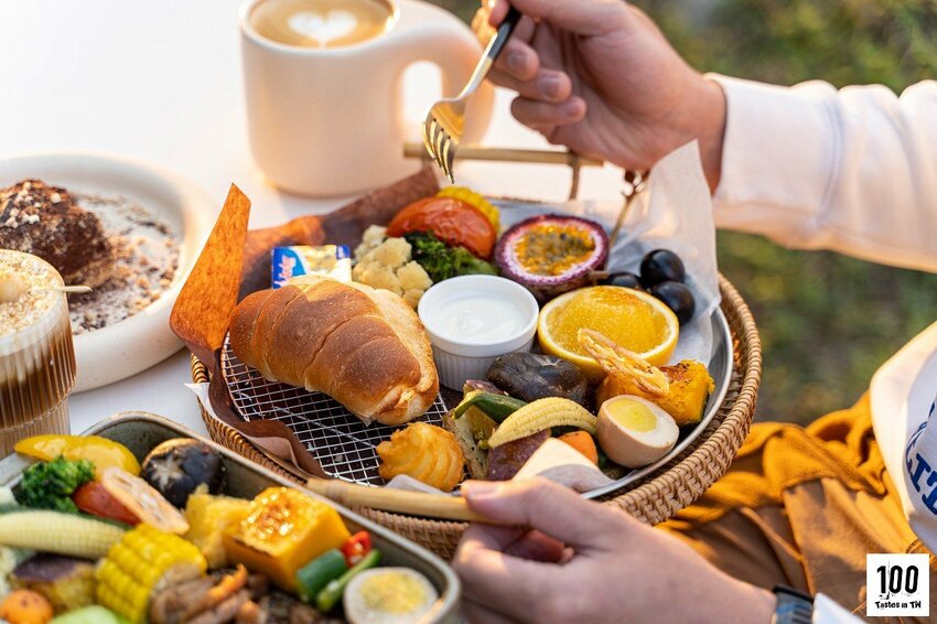 【台中中區美食】TIKIYALO 鐵枝路咖啡交易所｜鐵鹿大街美食新選！全新野餐風格料理繽紛登場，還能在綠地中享受愜意「食」光！ | 別墅裡的 100 種味道