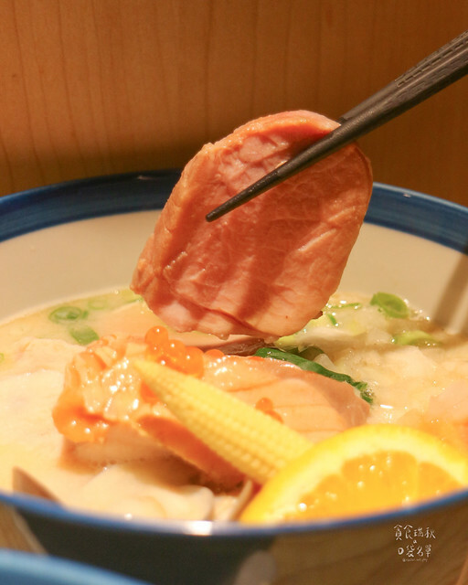 台中西區|台中必吃特色拉麵,海味爆棚鮮甜鮭魚湯頭,搭配鮭魚生魚片、鮭魚卵,滿滿鮭魚攻占你的味蕾|創作麵坊・鮭の大助