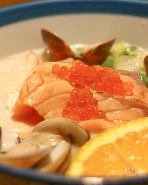 台中西區|台中必吃特色拉麵,海味爆棚鮮甜鮭魚湯頭,搭配鮭魚生魚片、鮭魚卵,滿滿鮭魚攻占你的味蕾|創作麵坊・鮭の大助