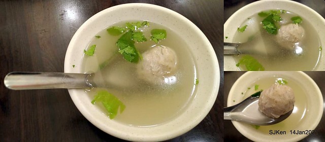 Taiwan traditional dishes 「阿伯蛋包麵」東湖店(Egg noodle)，Taipei, Taiwan, SJKen, Jan 14, 2021.