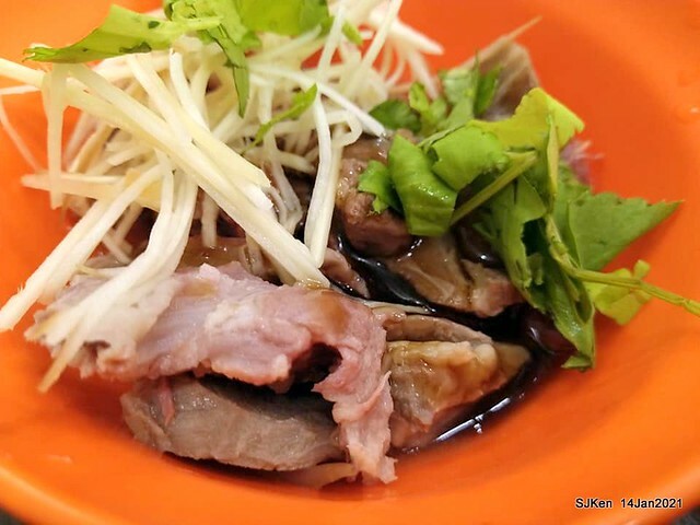 Taiwan traditional dishes 「阿伯蛋包麵」東湖店(Egg noodle)，Taipei, Taiwan, SJKen, Jan 14, 2021.