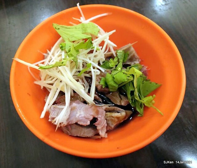 Taiwan traditional dishes 「阿伯蛋包麵」東湖店(Egg noodle)，Taipei, Taiwan, SJKen, Jan 14, 2021.