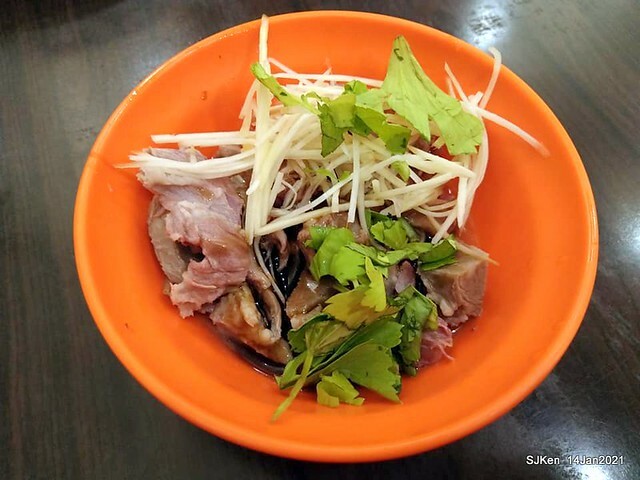 Taiwan traditional dishes 「阿伯蛋包麵」東湖店(Egg noodle)，Taipei, Taiwan, SJKen, Jan 14, 2021.