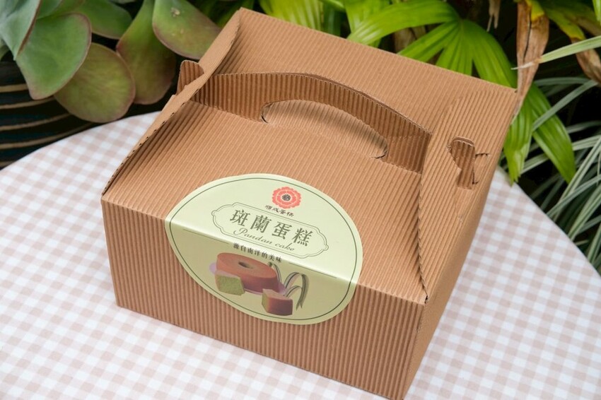 順成蛋糕｜順成蛋糕打造正宗南洋味~新加坡國民甜點「斑蘭蛋糕」新上市！ - 肉依小姐吃什麼