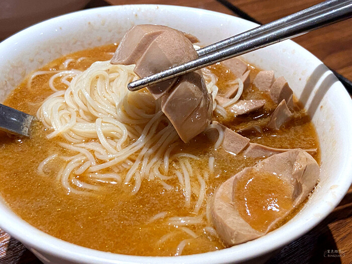 麻油雞界的人氣王!阿圖麻油雞博愛店麻油雞+麵線絕對要吃。