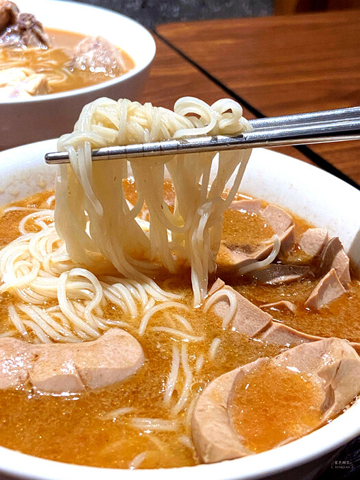 麻油雞界的人氣王!阿圖麻油雞博愛店麻油雞+麵線絕對要吃。