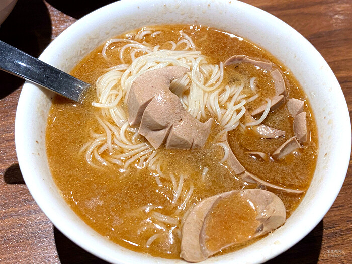 麻油雞界的人氣王!阿圖麻油雞博愛店麻油雞+麵線絕對要吃。