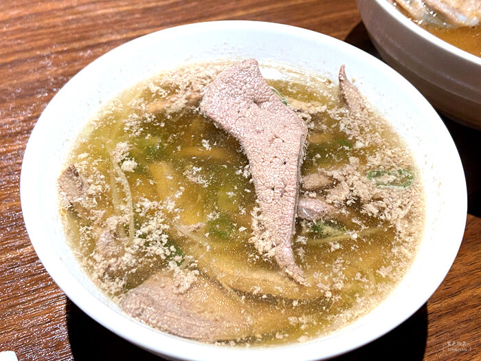 麻油雞界的人氣王!阿圖麻油雞博愛店麻油雞+麵線絕對要吃。