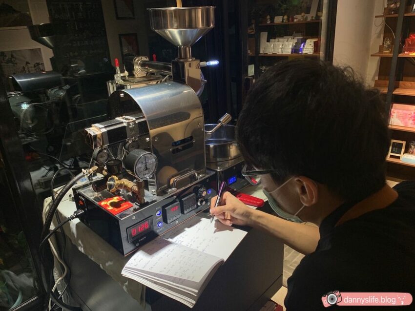 瑰夏咖啡創始店 │台北美食/寵物友善。首次體驗手沖咖啡 - 丹尼的吃喝玩樂