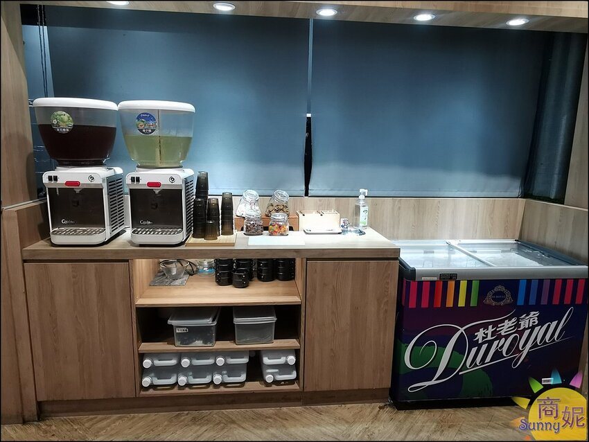 牛室炙燒牛排。台中吃到飽牛排+自助吧299起現烤披薩熟食燴飯熱炒炸物港點冰淇淋超豐盛-商妮吃喝遊樂