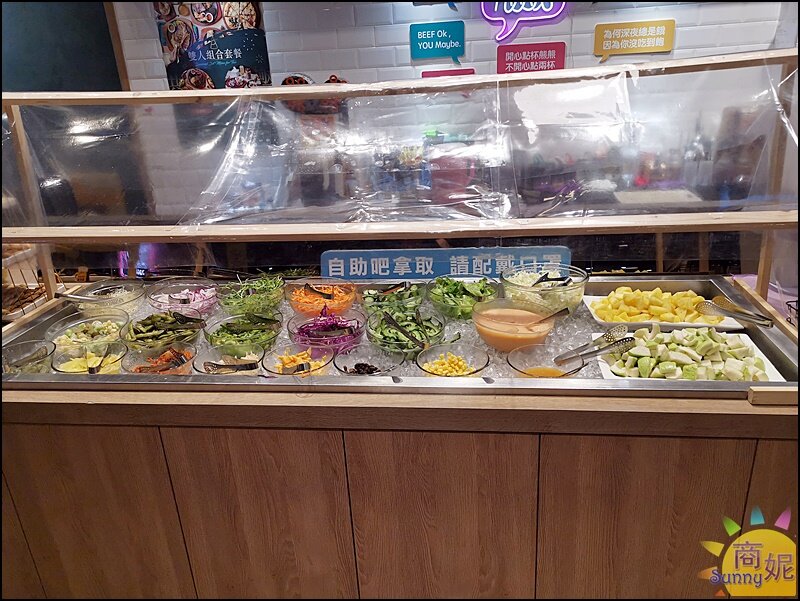 牛室炙燒牛排。台中吃到飽牛排+自助吧299起現烤披薩熟食燴飯熱炒炸物港點冰淇淋超豐盛-商妮吃喝遊樂