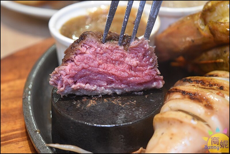 牛室炙燒牛排。台中吃到飽牛排+自助吧299起現烤披薩熟食燴飯熱炒炸物港點冰淇淋超豐盛-商妮吃喝遊樂