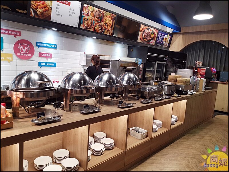 牛室炙燒牛排。台中吃到飽牛排+自助吧299起現烤披薩熟食燴飯熱炒炸物港點冰淇淋超豐盛-商妮吃喝遊樂