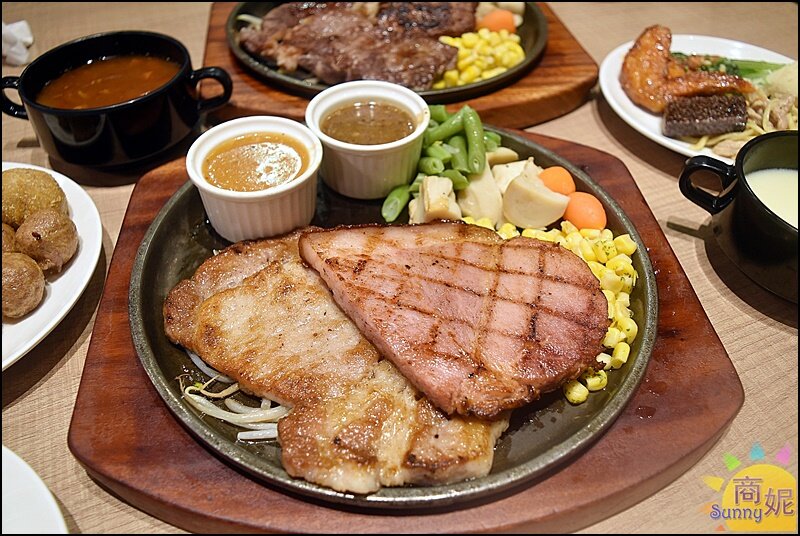 牛室炙燒牛排。台中吃到飽牛排+自助吧299起現烤披薩熟食燴飯熱炒炸物港點冰淇淋超豐盛-商妮吃喝遊樂