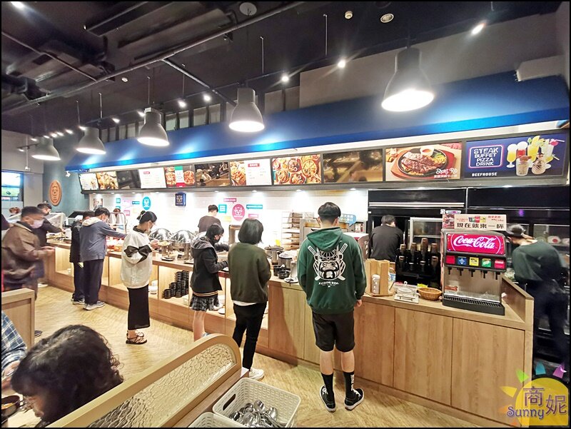 牛室炙燒牛排。台中吃到飽牛排+自助吧299起現烤披薩熟食燴飯熱炒炸物港點冰淇淋超豐盛-商妮吃喝遊樂