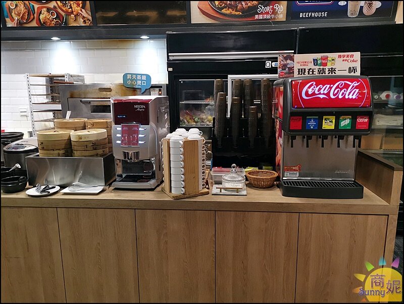 牛室炙燒牛排。台中吃到飽牛排+自助吧299起現烤披薩熟食燴飯熱炒炸物港點冰淇淋超豐盛-商妮吃喝遊樂