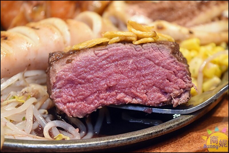 牛室炙燒牛排。台中吃到飽牛排+自助吧299起現烤披薩熟食燴飯熱炒炸物港點冰淇淋超豐盛-商妮吃喝遊樂
