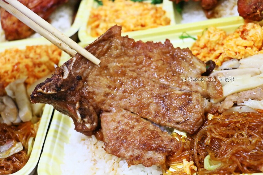 鑫悅排骨專賣店|汐止超人氣便當店,雞腿、排骨、蝦捲飯都好吃,菜單價位