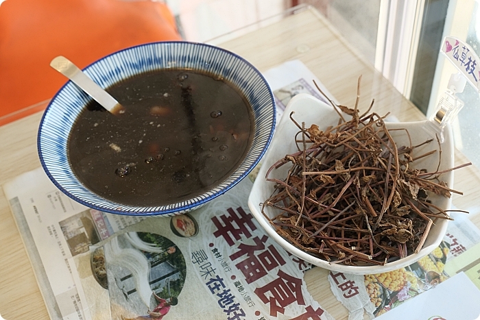 宜蘭美食 ⎮冰點老店綿綿冰。暖胃就來這一碗!必點燒仙草、黑糖豆花、仙草奶凍,還有隱藏版仙草冰也別錯過喔! @捲捲頭 Wonderful 品味。生活