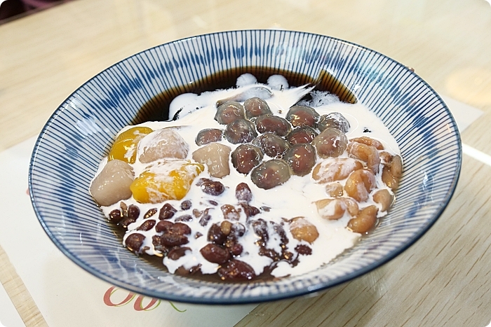 宜蘭美食 ⎮冰點老店綿綿冰。暖胃就來這一碗!必點燒仙草、黑糖豆花、仙草奶凍,還有隱藏版仙草冰也別錯過喔! @捲捲頭 Wonderful 品味。生活