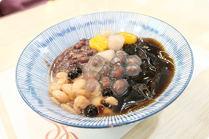 宜蘭美食 ⎮冰點老店綿綿冰。暖胃就來這一碗!必點燒仙草、黑糖豆花、仙草奶凍,還有隱藏版仙草冰也別錯過喔! @捲捲頭 Wonderful 品味。生活