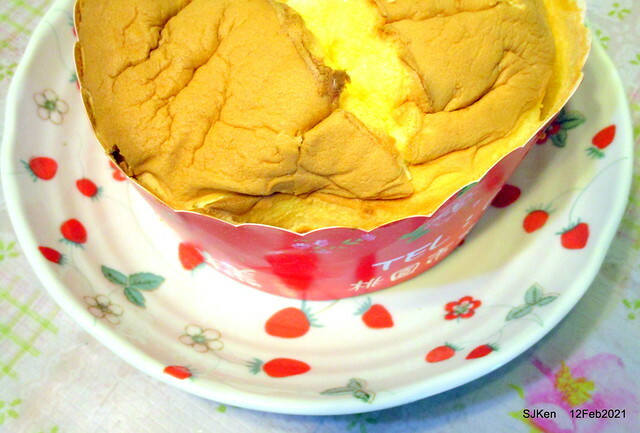 Pudding cake at 「桃園大溪老街110布丁蛋糕」 (110 cake shop), Tashi, Taoyuan , North Taiwan , SJKen, Feb 12, 2021.