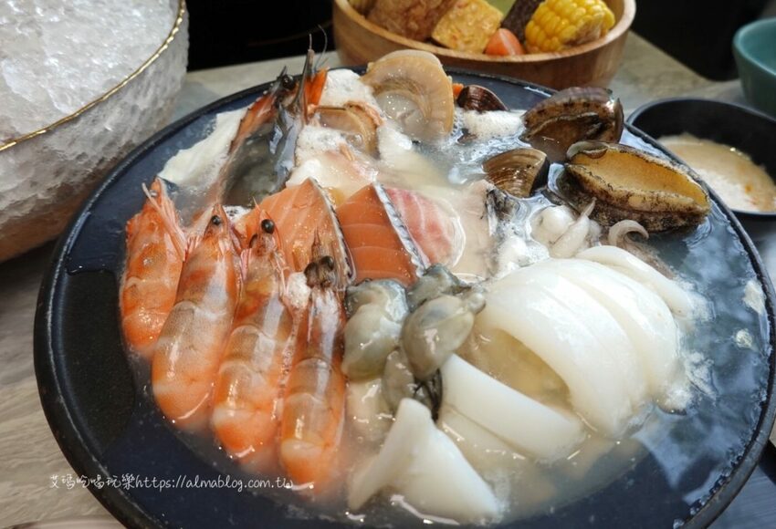 〖嗑肉石鍋〗比手掌大巨霸海虎蝦！隱藏版限量雙鍋王．10種海鮮+12盎司肉盤．打卡還送肉盤！ - 艾瑪▪ 享受吃喝玩樂札記