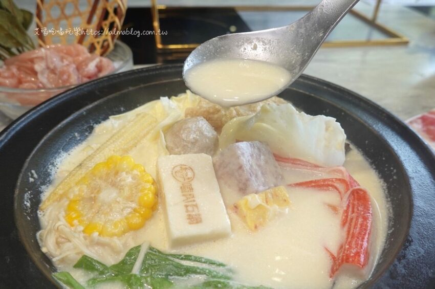 〖嗑肉石鍋〗比手掌大巨霸海虎蝦！隱藏版限量雙鍋王．10種海鮮+12盎司肉盤．打卡還送肉盤！ - 艾瑪▪ 享受吃喝玩樂札記