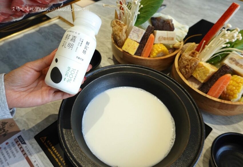 〖嗑肉石鍋〗比手掌大巨霸海虎蝦！隱藏版限量雙鍋王．10種海鮮+12盎司肉盤．打卡還送肉盤！ - 艾瑪▪ 享受吃喝玩樂札記