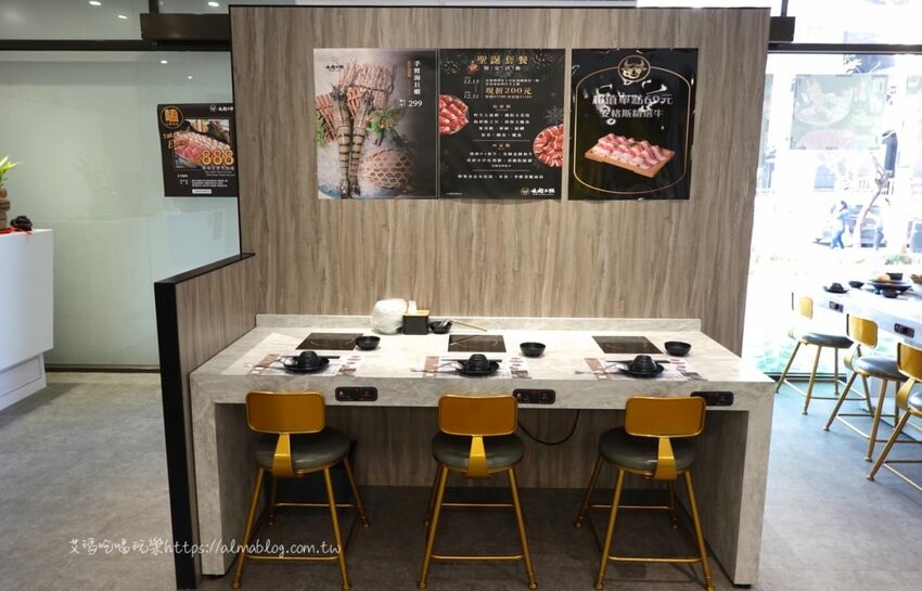 〖嗑肉石鍋〗比手掌大巨霸海虎蝦！隱藏版限量雙鍋王．10種海鮮+12盎司肉盤．打卡還送肉盤！ - 艾瑪▪ 享受吃喝玩樂札記