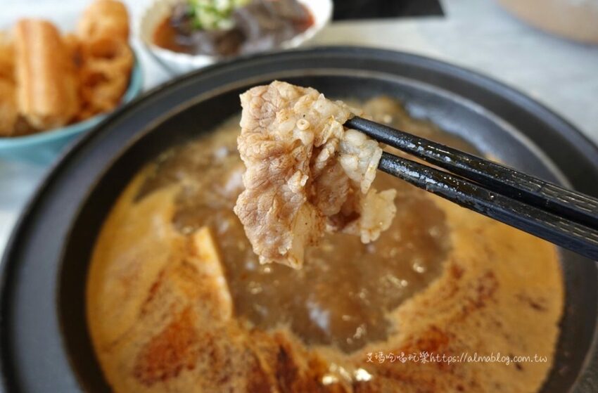 〖嗑肉石鍋〗比手掌大巨霸海虎蝦！隱藏版限量雙鍋王．10種海鮮+12盎司肉盤．打卡還送肉盤！ - 艾瑪▪ 享受吃喝玩樂札記