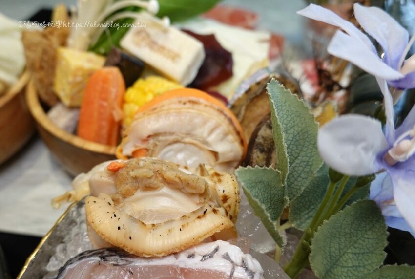 〖嗑肉石鍋〗比手掌大巨霸海虎蝦！隱藏版限量雙鍋王．10種海鮮+12盎司肉盤．打卡還送肉盤！ - 艾瑪▪ 享受吃喝玩樂札記