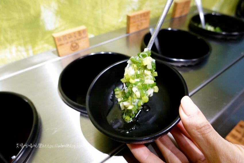 〖嗑肉石鍋〗比手掌大巨霸海虎蝦！隱藏版限量雙鍋王．10種海鮮+12盎司肉盤．打卡還送肉盤！ - 艾瑪▪ 享受吃喝玩樂札記